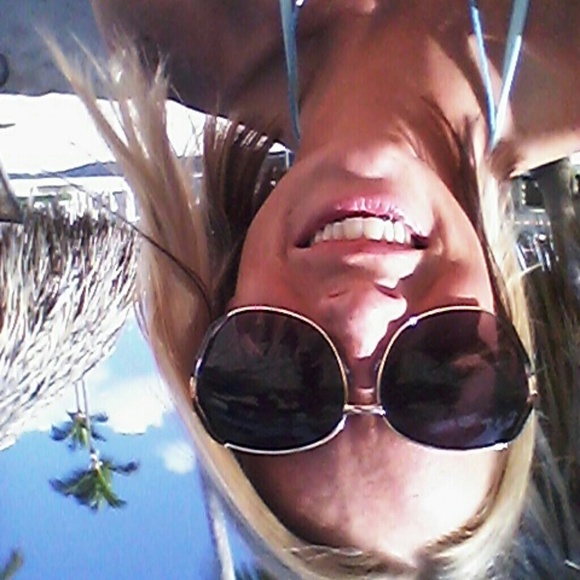 Profile Picture of Kylie Bredehoeft (@kylieblynn77) on Poshmark