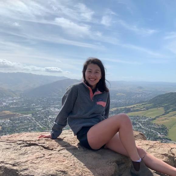 Profile Picture of Amanda Chiu (@milkshakemix) on Poshmark