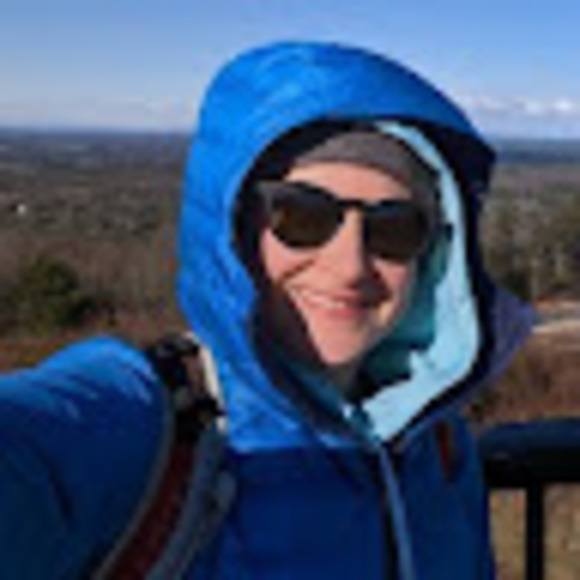 Profile Picture of Rachel Brayley (@bluesmileyphone) on Poshmark