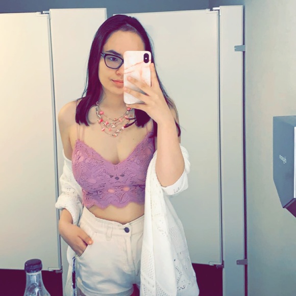 Profile Picture of Holley Lenoir (@holleyml) on Poshmark