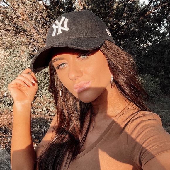 Profile Picture of Lilly Dudko (@lillydudko) on Poshmark