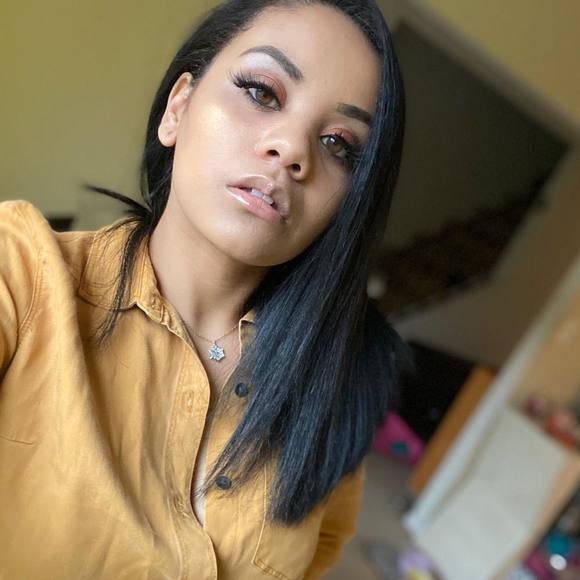 Profile Picture of Celina Leardo (@celinaleardo) on Poshmark