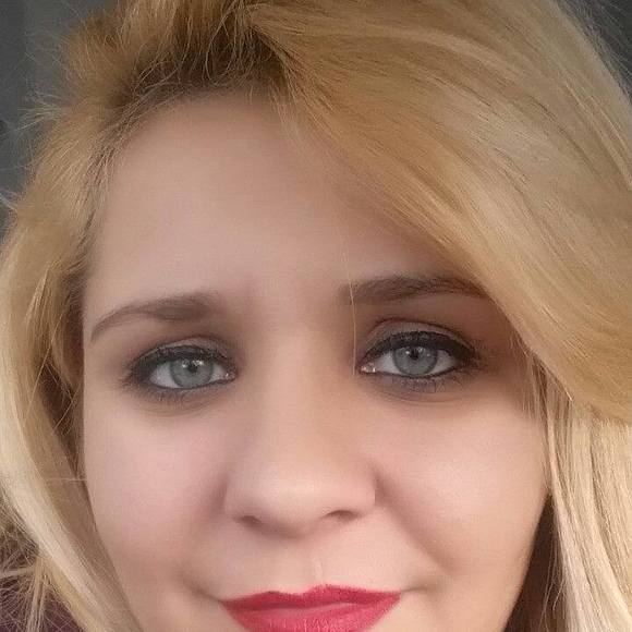 Profile Picture of Lorena Boraj (@b_lori12) on Poshmark