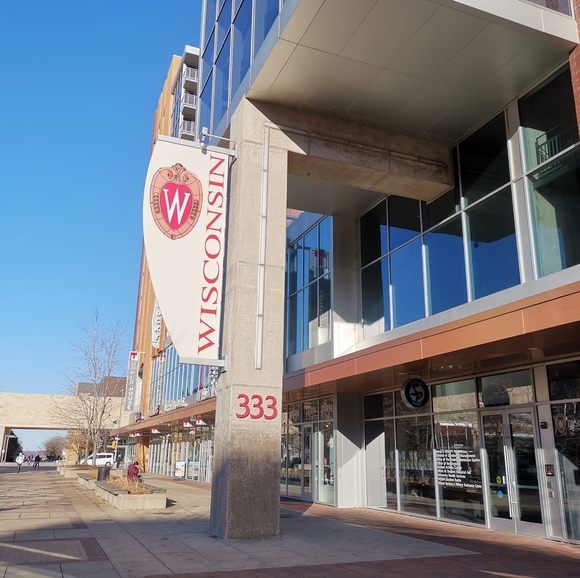 Profile Picture of Jianbo Sun (@sjb_sp) on Poshmark