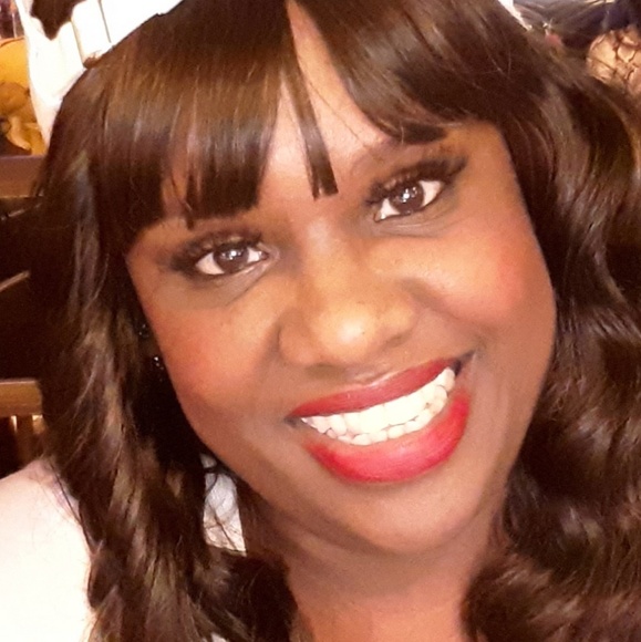 Profile Picture of Liza Daniels (@nickie75) on Poshmark