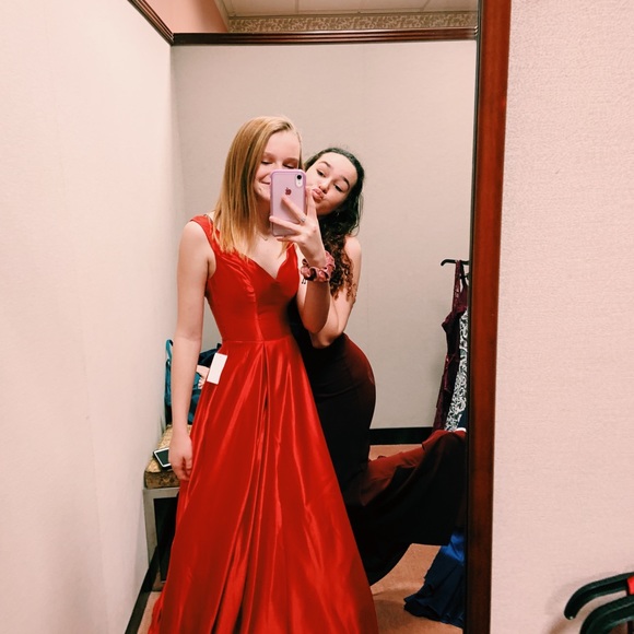 Profile Picture of Stella Rachui (@stellarachui) on Poshmark