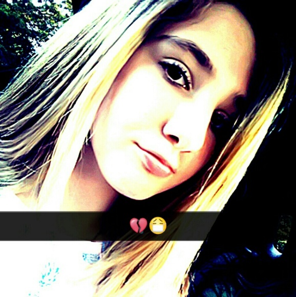 Profile Picture of Chloe Mcintyre (@chlmci0216) on Poshmark