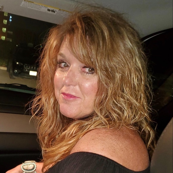 Profile Picture of Dawn Whiting (@dawnwhiting) on Poshmark