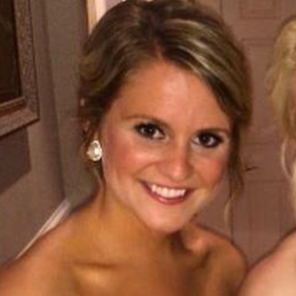 Profile Picture of Katie Reddington (@katielynn720) on Poshmark