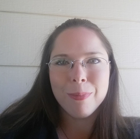 Profile Picture of Stephanie Hartless (@stephaniehart61) on Poshmark