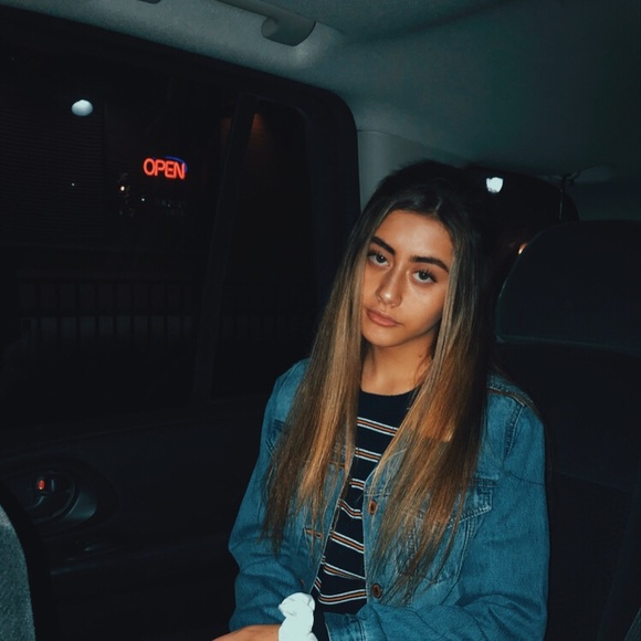 Profile Picture of Jaelyn Elatab (@jaelynelatab20) on Poshmark