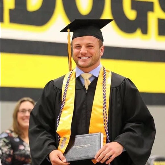 Profile Picture of Hunter Engle (@hunter_engle03) on Poshmark