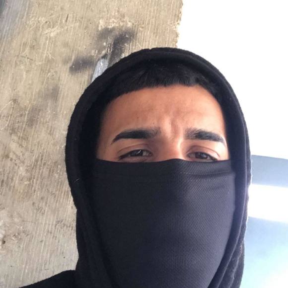 Profile Picture of Edrick Jonell (@edrickjonell) on Poshmark