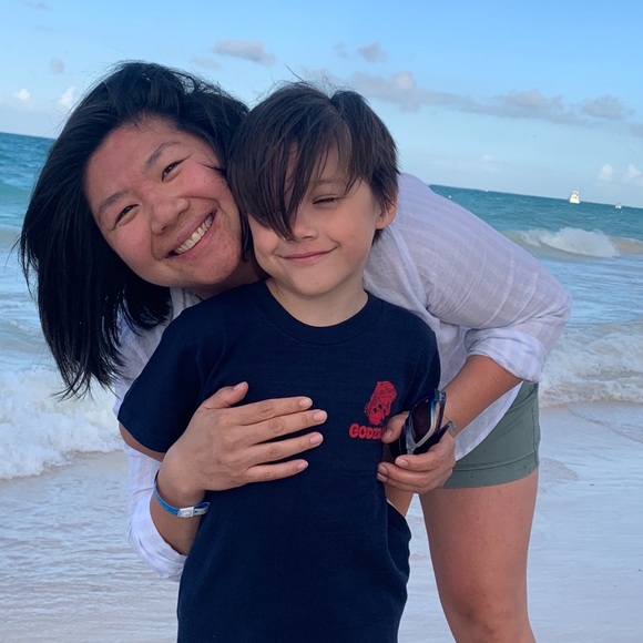 Yu-ping Huang - Poshmark Profile Picture of Yu-ping Huang (@mavis7777) on Poshmark