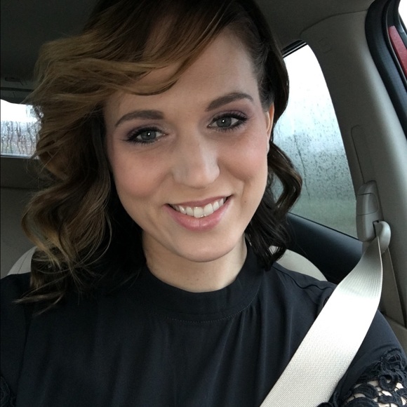 Profile Picture of Whitney Barber (@redcherryapple) on Poshmark