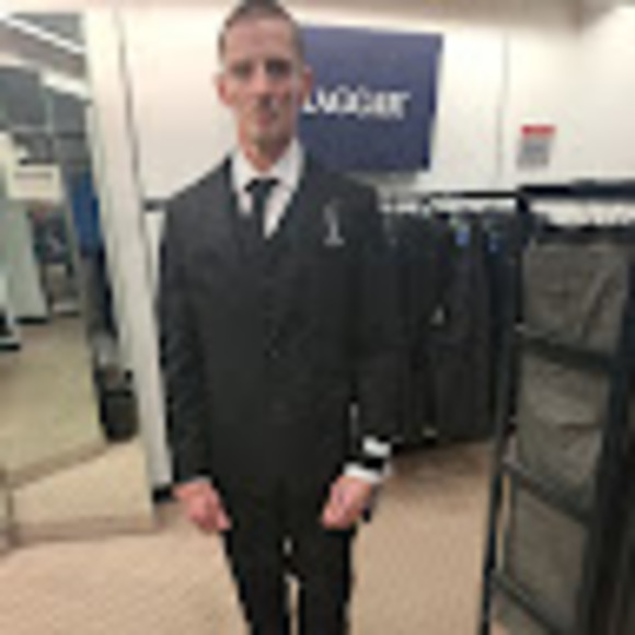 Profile Picture of Daniel Mallett (@dmallett1211) on Poshmark