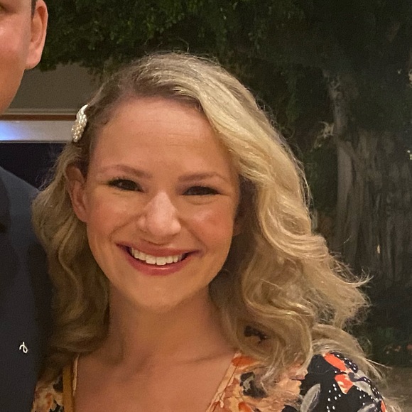 Haley Harries - Poshmark Profile Picture of Haley Harries (@hmwoern) on Poshmark