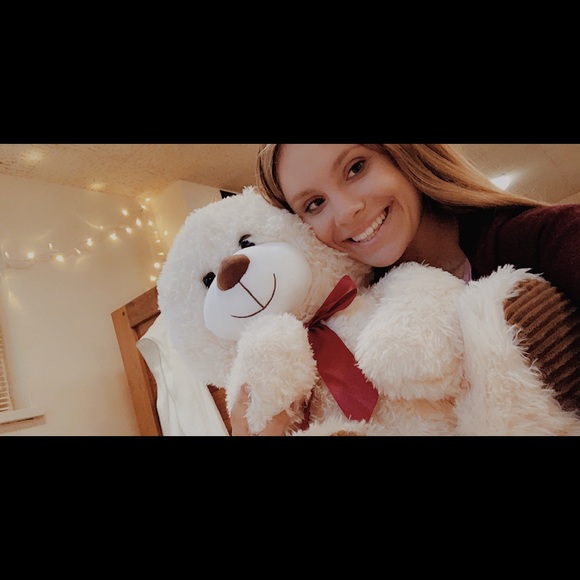 Emma Tryder - Poshmark Profile Picture of Emma Tryder (@tryderemma) on Poshmark