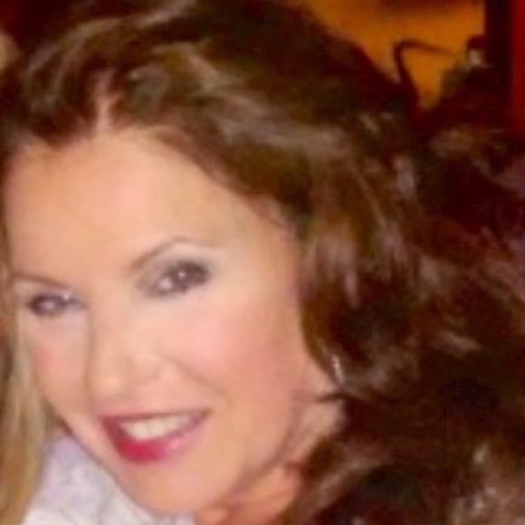 Profile Picture of Jeana Lorenz (@jeanan) on Poshmark