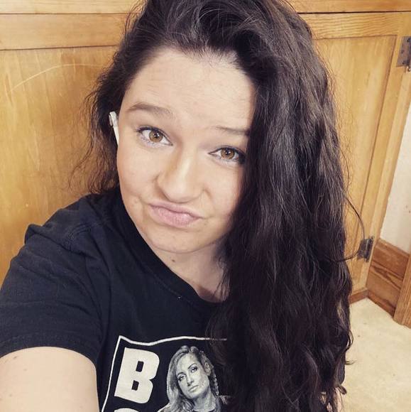 Profile Picture of Allison Glathar (@allisonglathar) on Poshmark