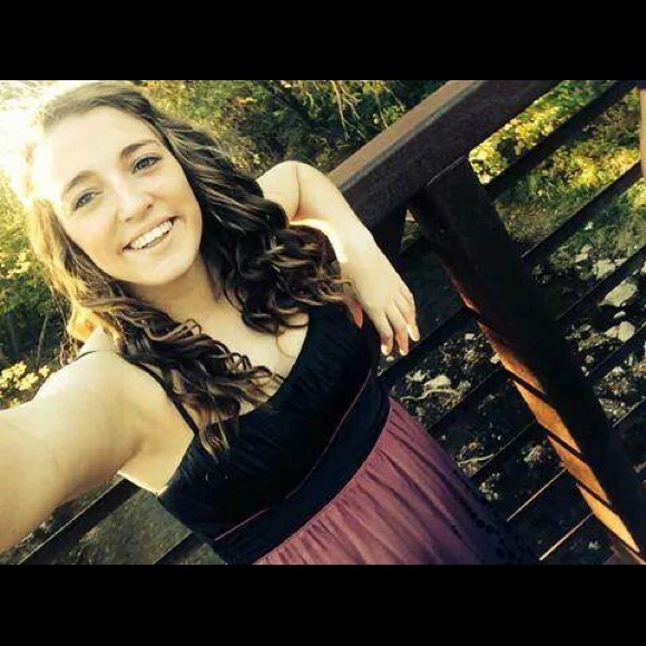 Profile Picture of Alicia Crook (@your_girl_) on Poshmark