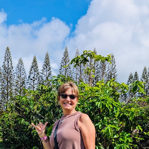 Profile Picture of Karleen Steinle (@karleensteinle) on Poshmark