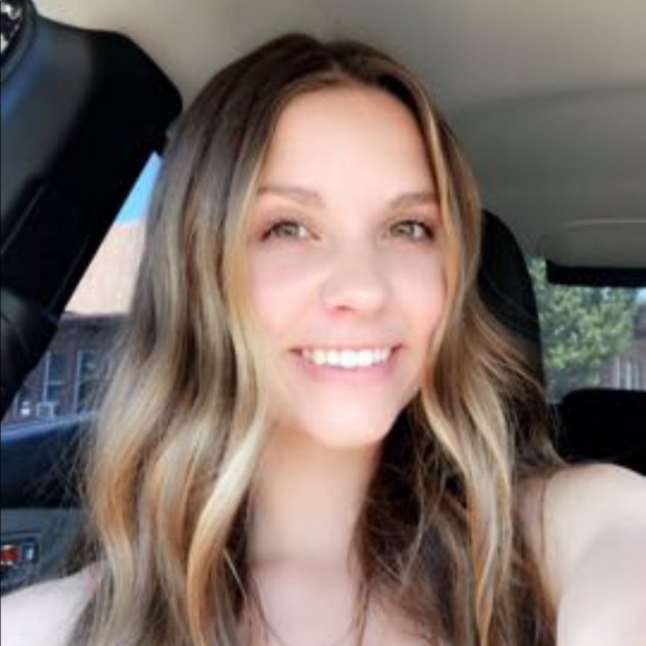 Profile Picture of Cassidy Franklin (@cassfranklin) on Poshmark