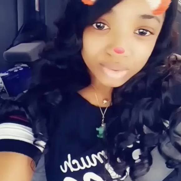 Profile Picture of Ariana Boozer (@aripinky89) on Poshmark