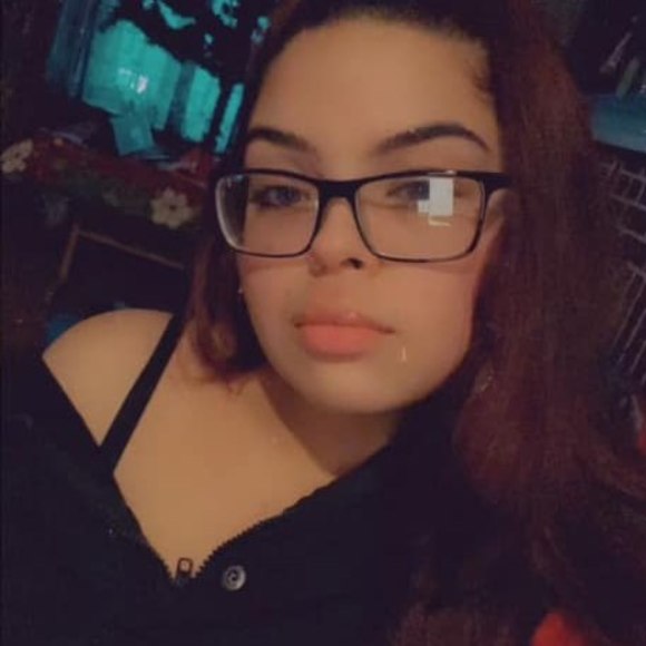 Profile Picture of Ashley Wisinski (@_amw_18) on Poshmark