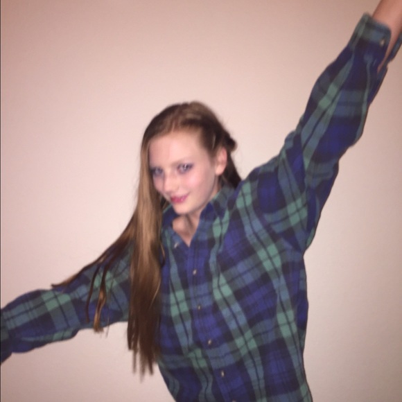 Profile Picture of Lauren Feely (@laurenfeely) on Poshmark