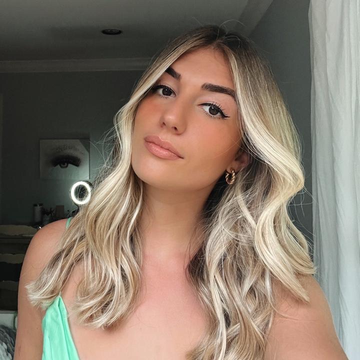 Profile Picture of Juliasinger (@juliasingerr) on Tiktok