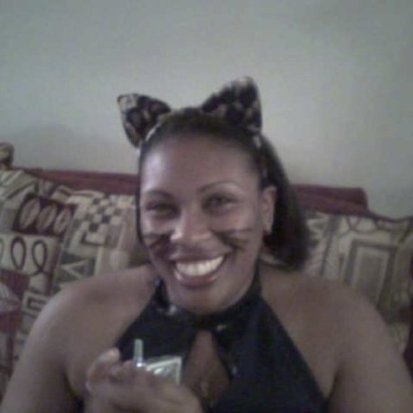 Profile Picture of Shirina Sivells (@dsase1) on Poshmark