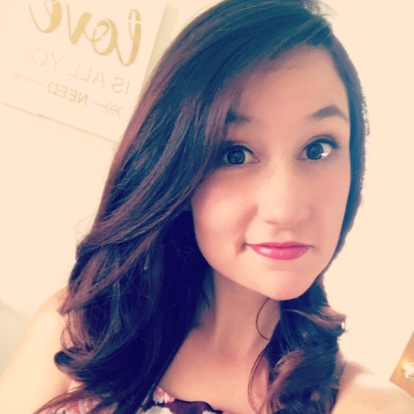 Profile Picture of Tessa Hongosh (@tessahongosh) on Poshmark