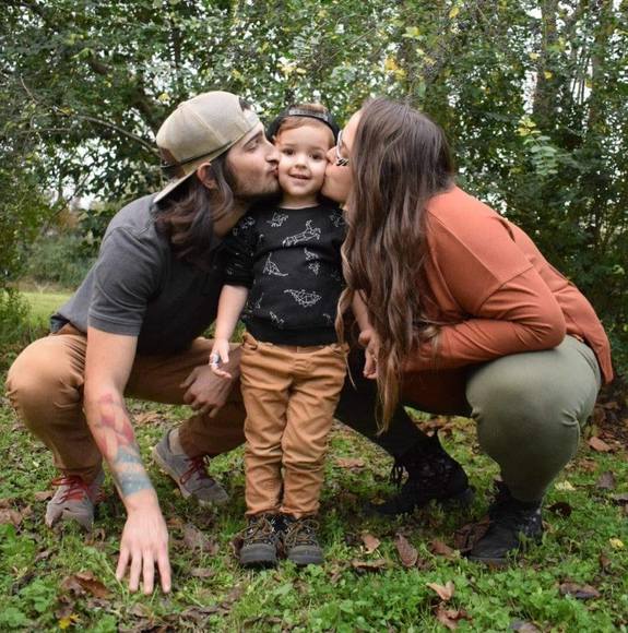 Profile Picture of Amanda Hughes (@akhughes1996) on Poshmark