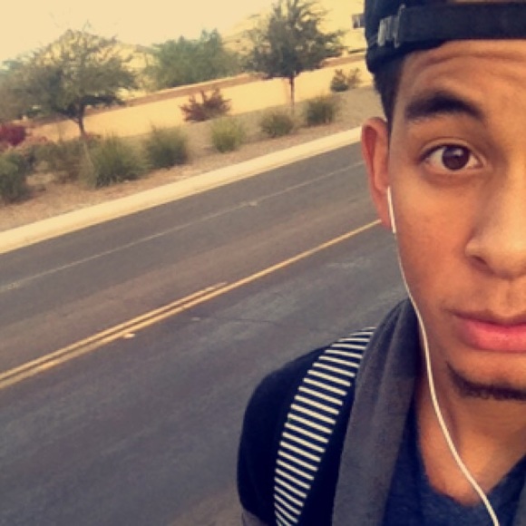 Profile Picture of Darius Perry (@dariusperry49) on Poshmark