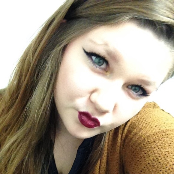 Profile Picture of Jordan Awtry (@jnawtry) on Poshmark