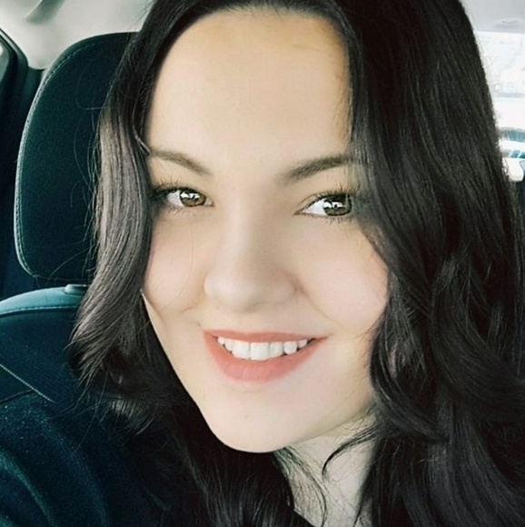 Profile Picture of Madalyn Monrose (@madalynmonrose) on Poshmark