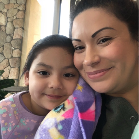 Profile Picture of Candace Mendiola (@canmarie81) on Poshmark