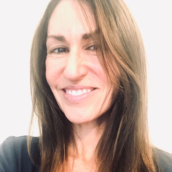 Profile Picture of Amanda Lisk (@amandaslisk) on Poshmark