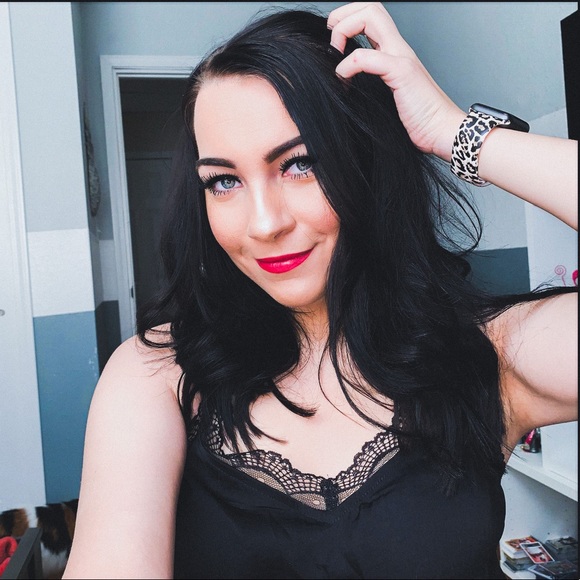 Profile Picture of Taylor Polarek (@polarek_taylor) on Poshmark