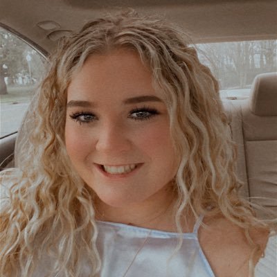 Profile Picture of Haley Loweon Twitter