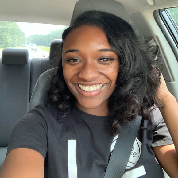 Profile Picture of Sierra Tulloch (@sierratulloch) on Poshmark