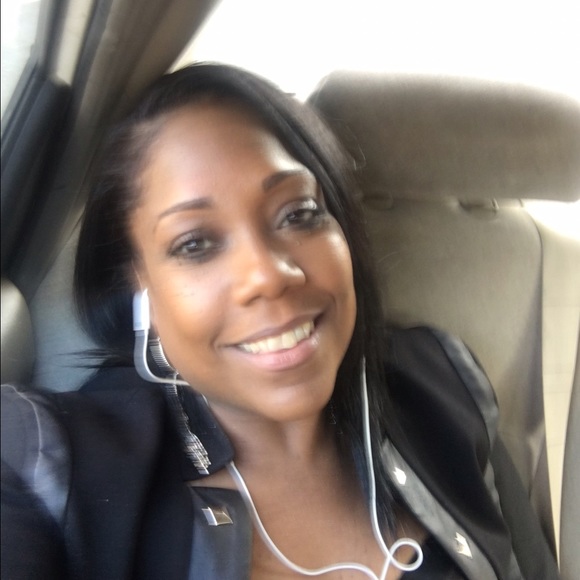 Profile Picture of Maribel Borbua (@plumulius) on Poshmark