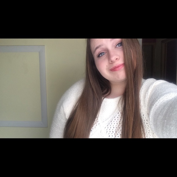 Profile Picture of Victoria Bedick (@vicbed15) on Poshmark