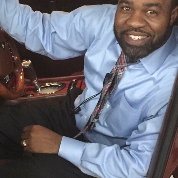 Profile Picture of Andre Hall (@theplace2_b) on Poshmark