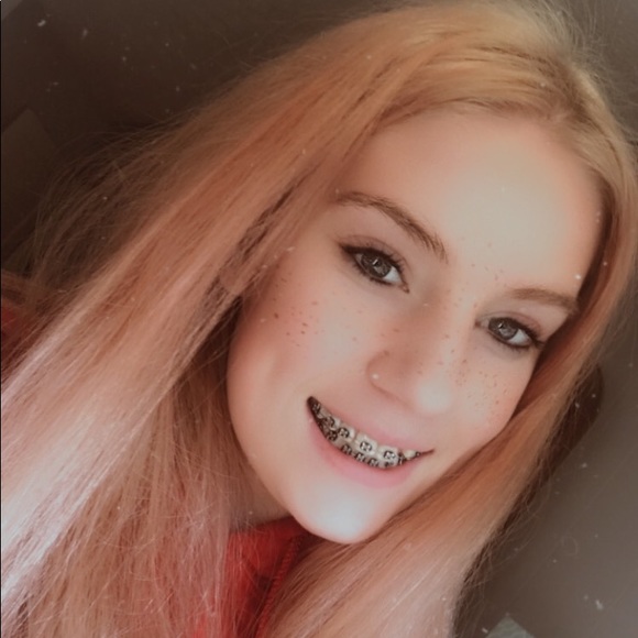 Profile Picture of Christina Bogart (@christinabogart) on Poshmark