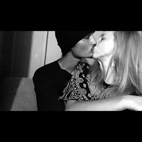 Profile Picture of Jessie Espirito (@jessieespirito) on Poshmark