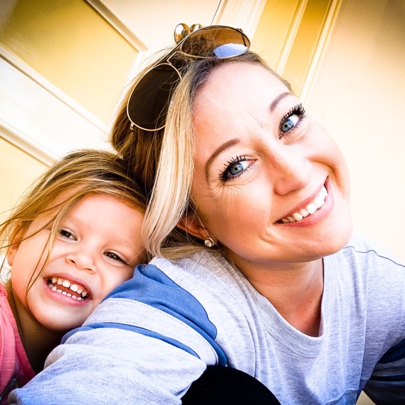 Profile Picture of Courtney Bialorucki (@cbialorucki) on Poshmark