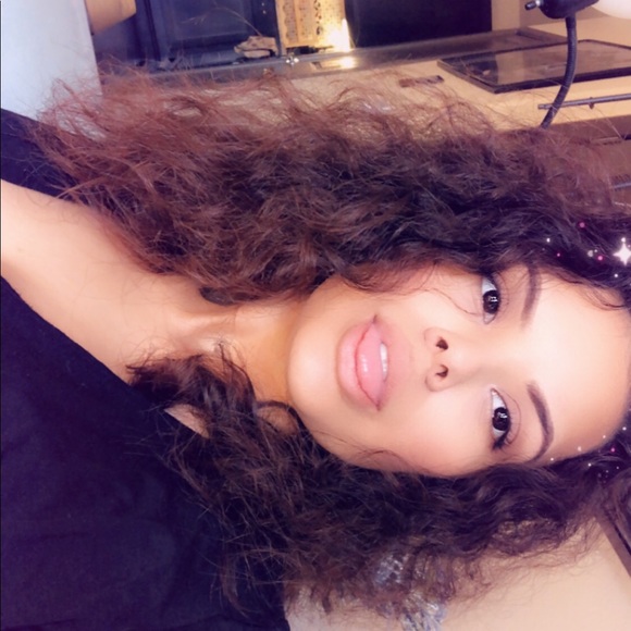 Profile Picture of Tsianna Hemphill (@tsianna98) on Poshmark