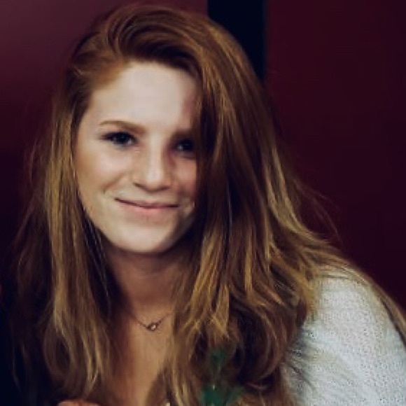 Profile Picture of Carolina Cloman (@carolinaclo) on Poshmark